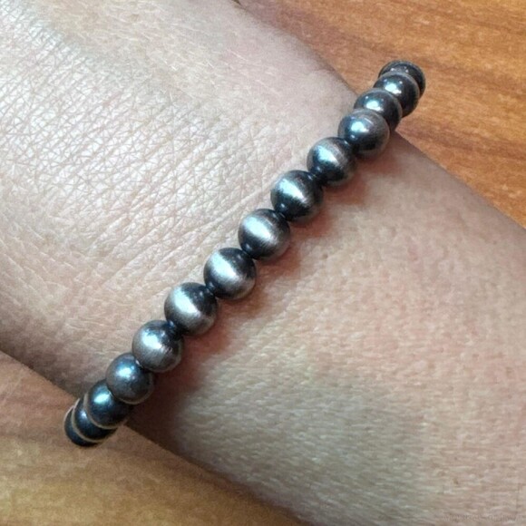 Sterling Silver Southwestern Style 7mm Navajo Pearl Beads 7" Stretch Bracelet - Picture 1 of 8